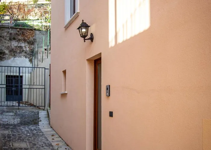 Casa Nel Borgo -affitti Brevi Italia Holiday home L'Aquila